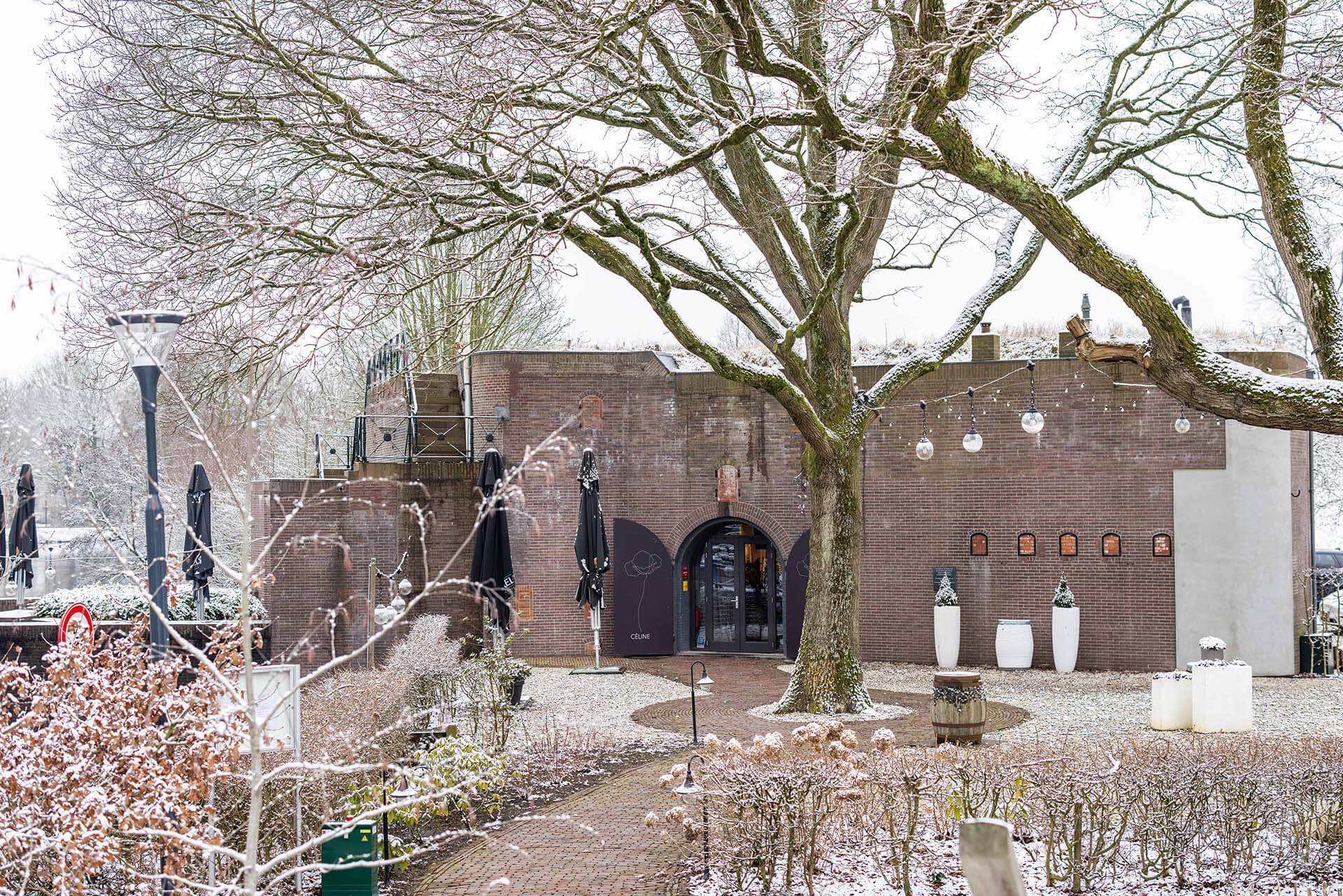 Celine buitenkant fort sneeuw