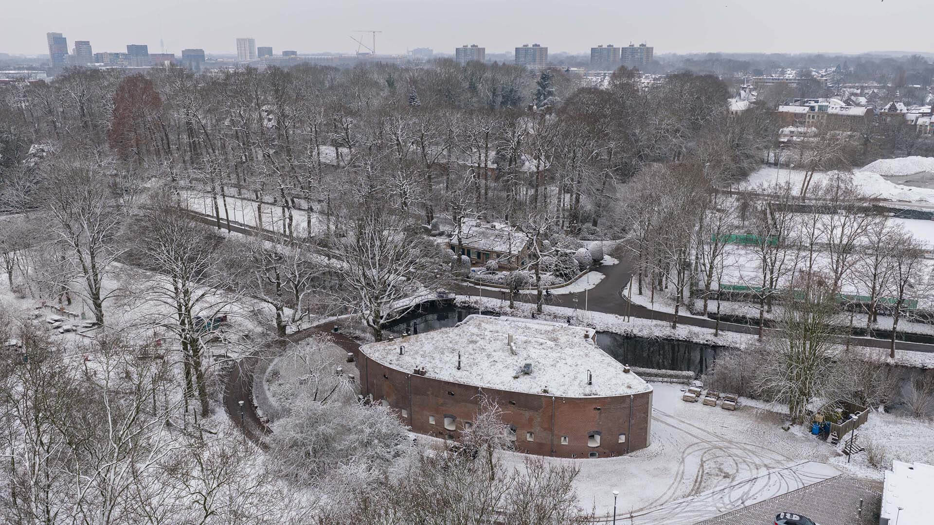 Celine dronefoto fort sneeuw